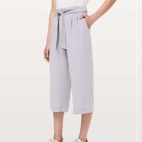 Lululemon Noir Crop Silverscreen Size 4